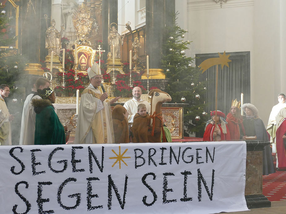 Aussendung der Sternsinger im Hohen Dom zu Fulda (Foto: Karl-Franz Thiede)